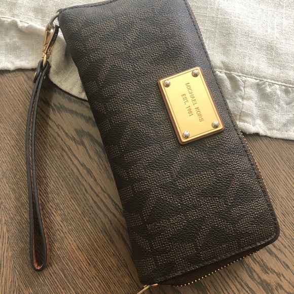 Michael Kors Handbags - Sold Elsewhere - Michael Kors Wristlet Wallet